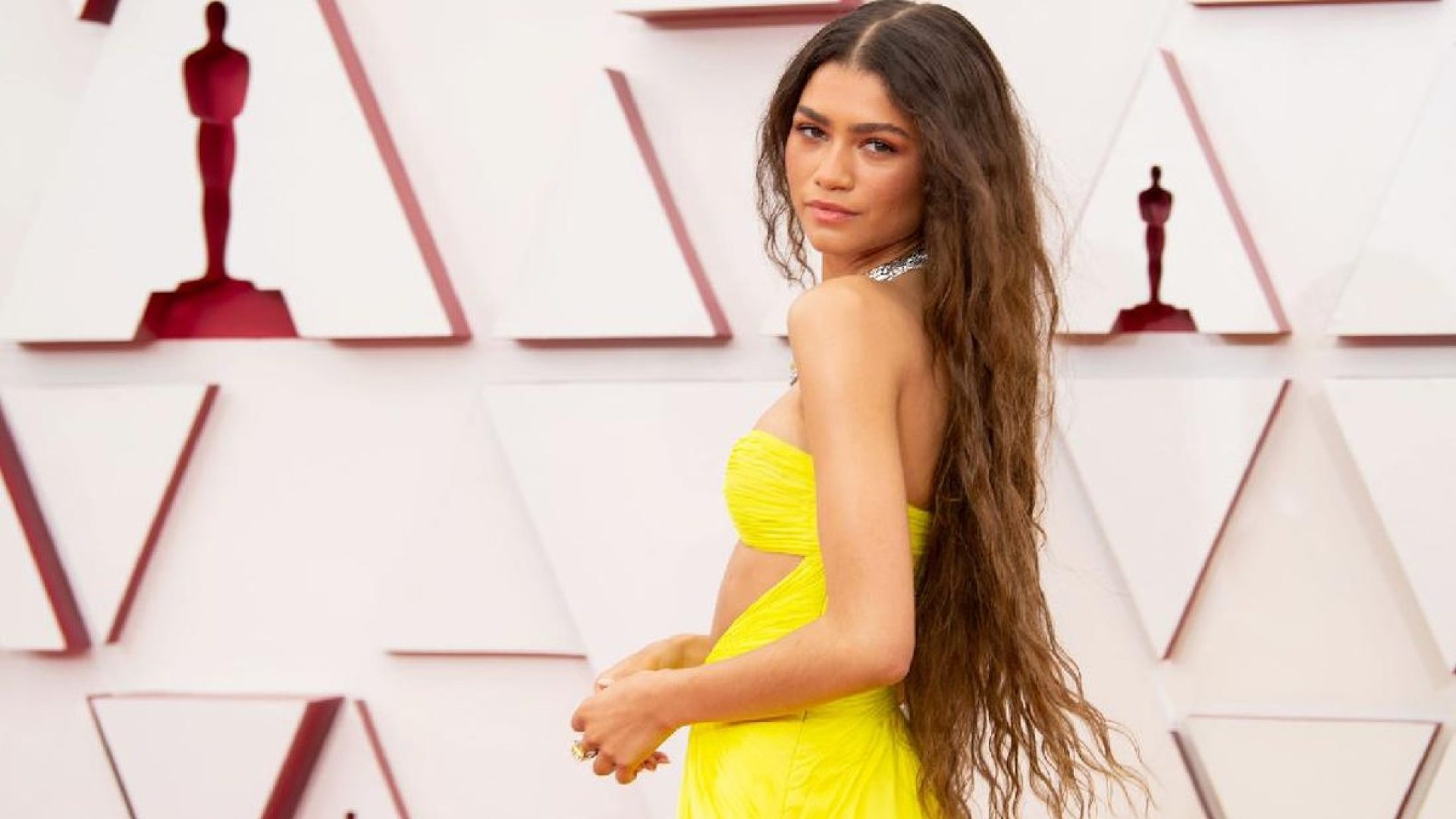 Zendaya mengenakan gaun Valentino di Oscar 2021